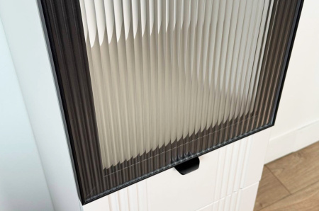 Шкаф однодверный со стеклом Рич кашемир/фрапучино матовый/черный